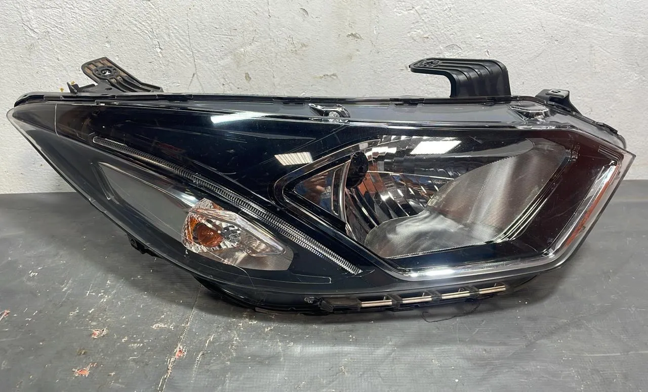 Farol Chevrolet Ônix 2020 lado direito com Led