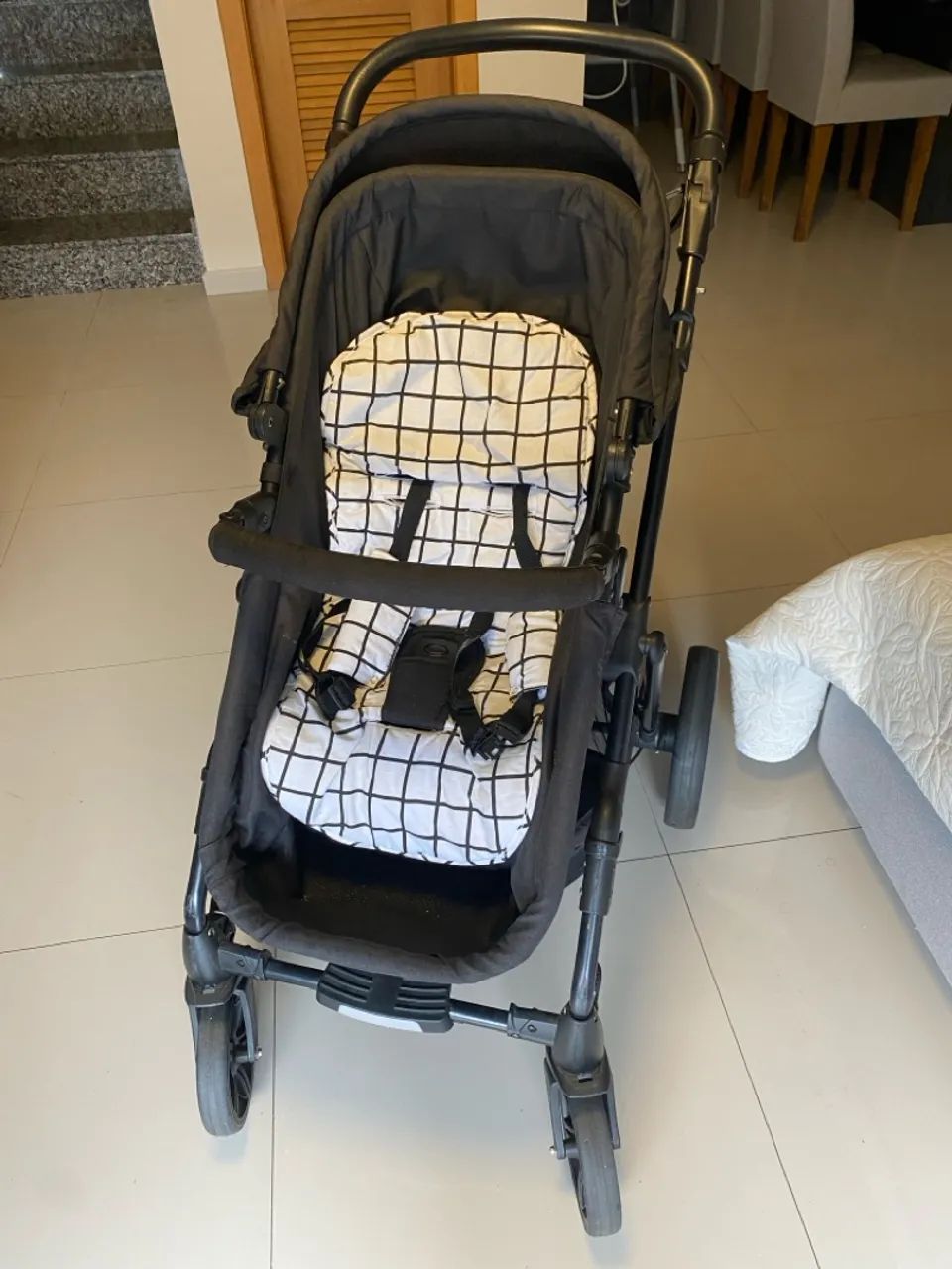 Carrinho de bebê Moisés marca Cosco