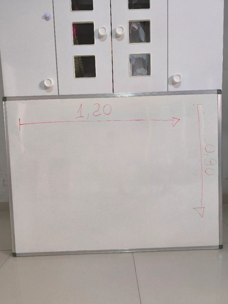 Quadro branco com medidas de 1,20x0,90cm