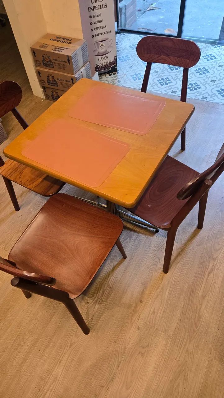 Conjunto Mesa com 4 Cadeiras Madeira Maciça Arboul