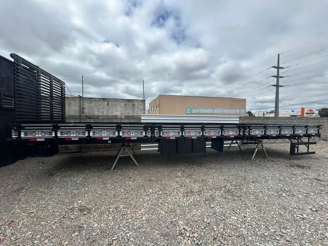 Carroceria 10.10mt livre / 245mt largura  - Foto 11