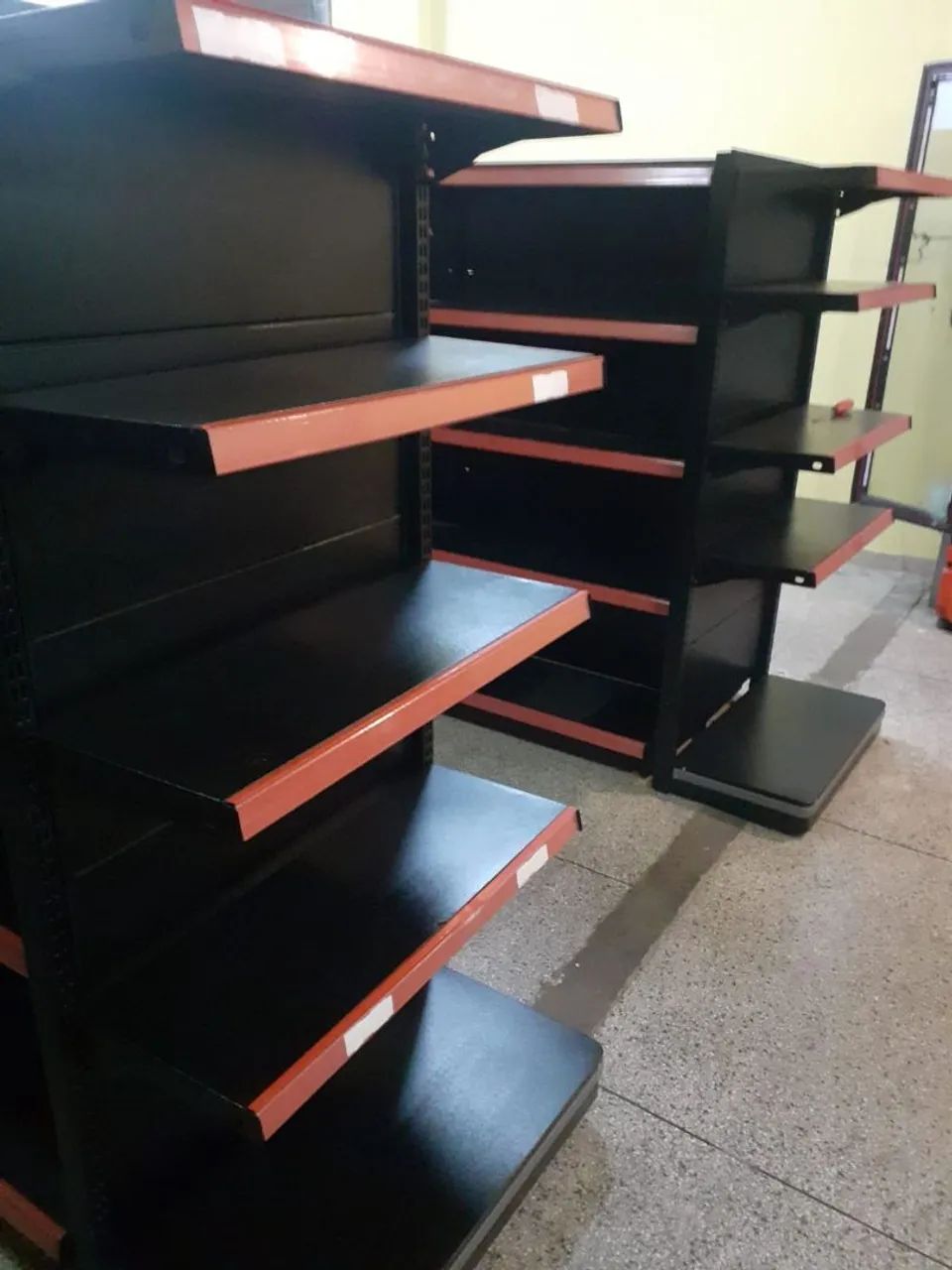 Gôndolas cristal aço preta padrão 1.60