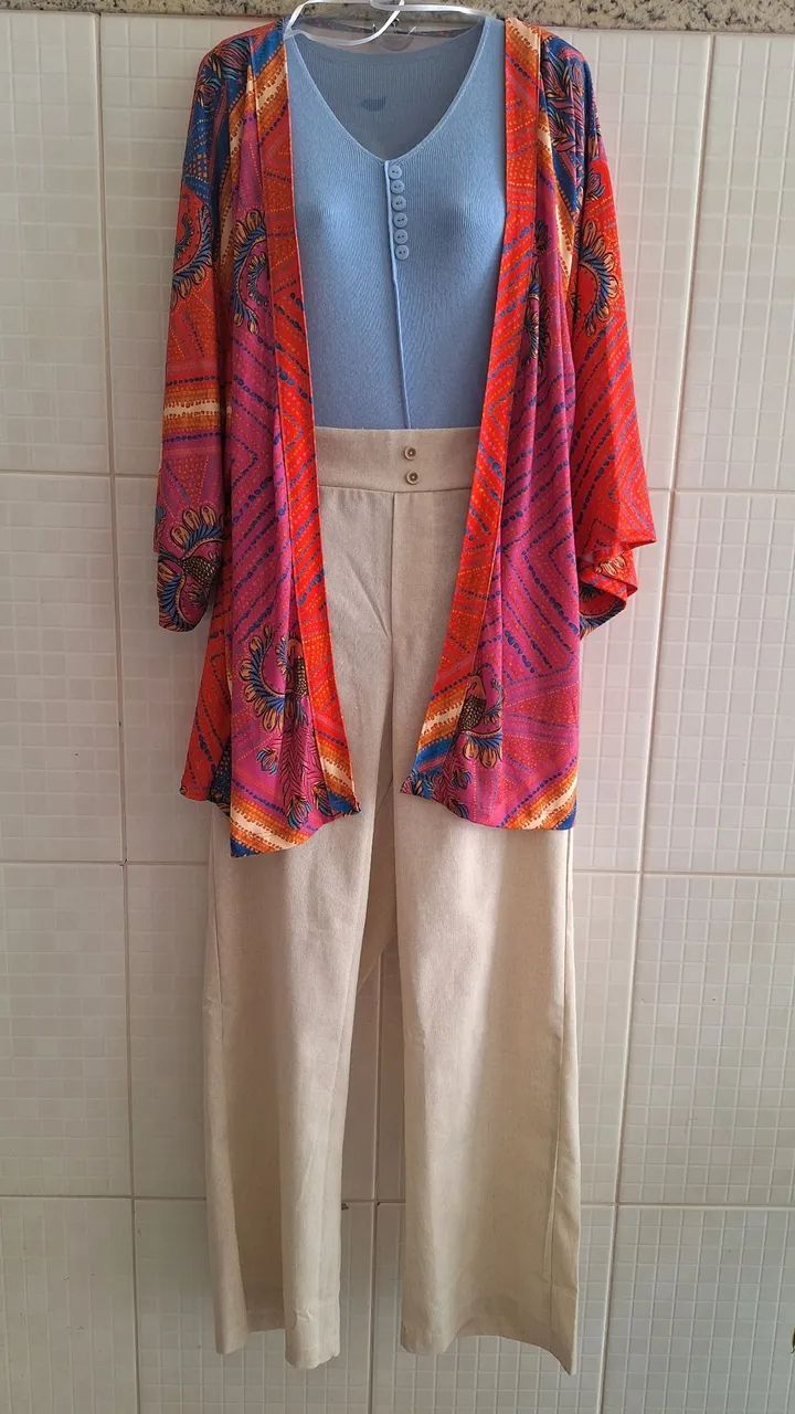 Conjunto blusa, calça e kimono 