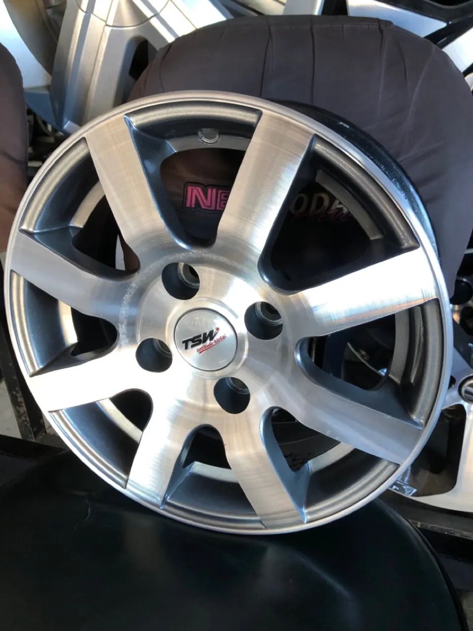 Rodas de liga leve aro 13 esportivas semi-novas  - Foto 2
