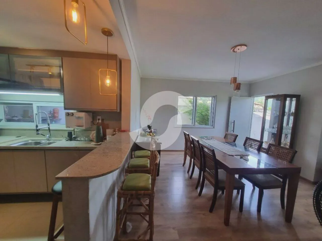 Vendo casa com 3 quartos em Serra Grande - Niterói - RJ