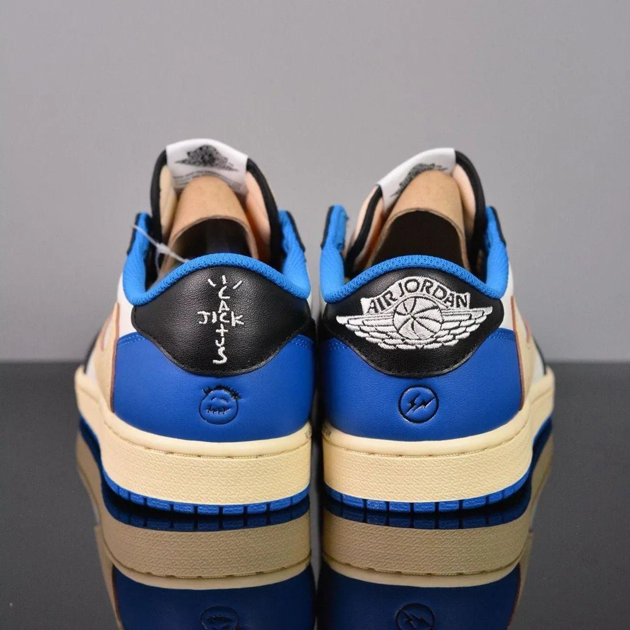 Nike Air Jordan Travis 1 Low Fragment - Calçados - Copacabana, Rio