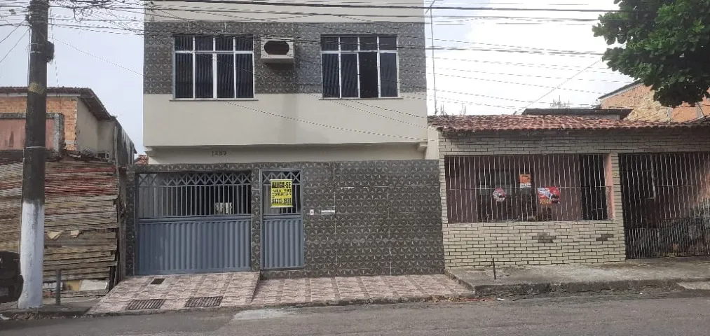 Excelente casa de 02 pavimentos na Travessa Curuzu 1439, bairro Marco, 5/4 sendo 3 suítes