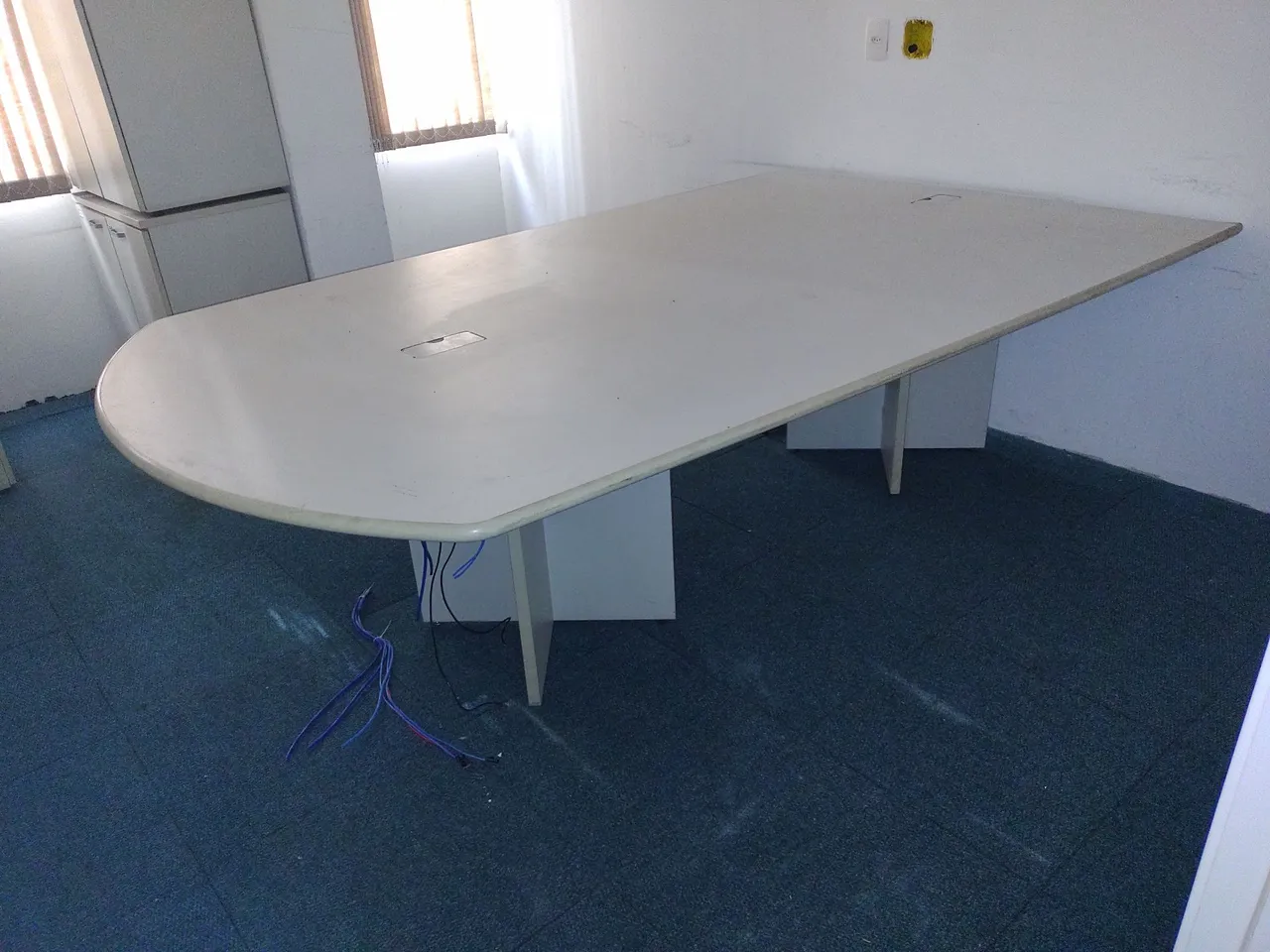 Mesa Reunião, em Mdf, de boa qualidade, medidas 4,82m x 1,45m, está ótimo estado.