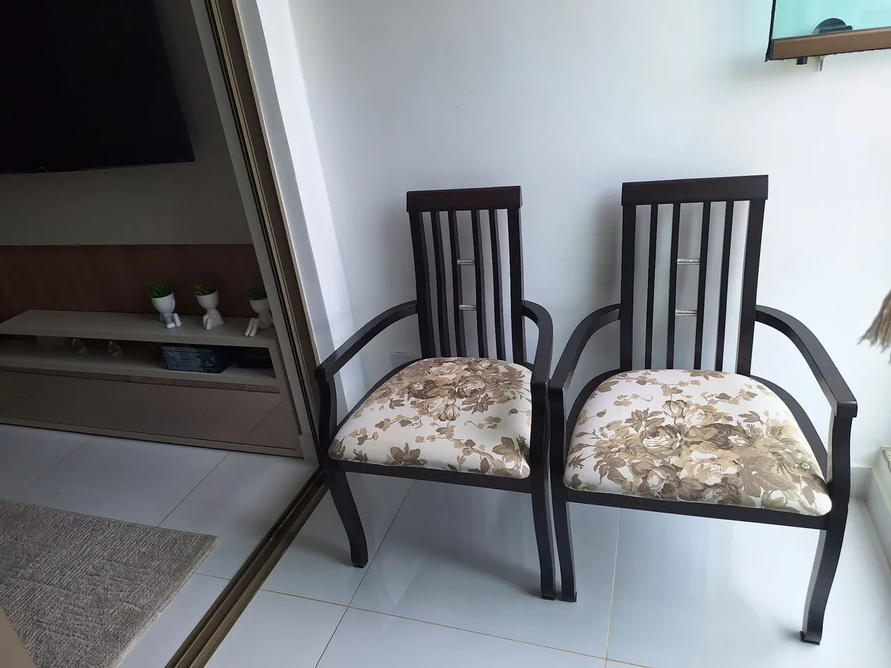 Par de Cadeiras Decorativas