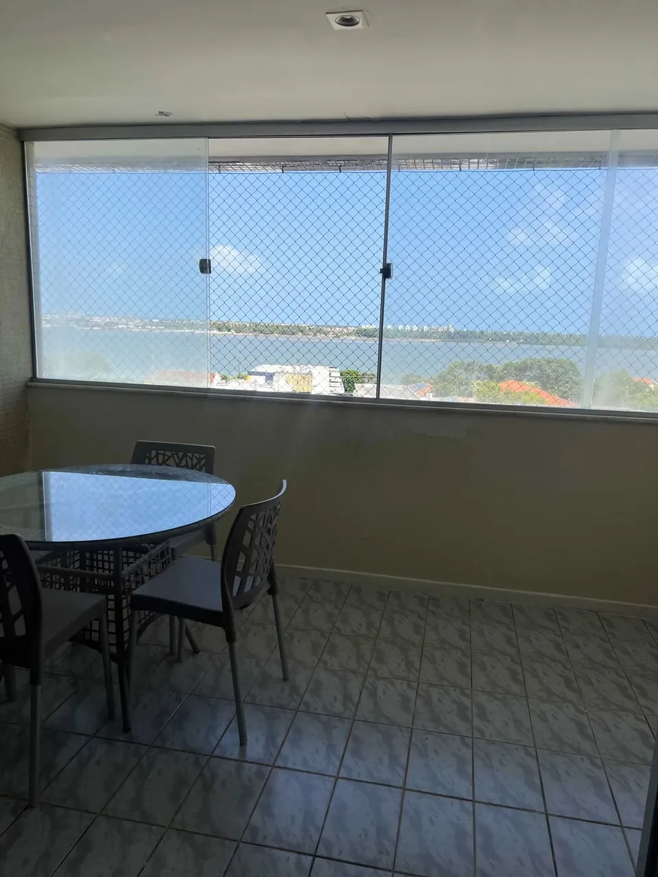 Apartamento Amplo no Edifício Villa Cristina