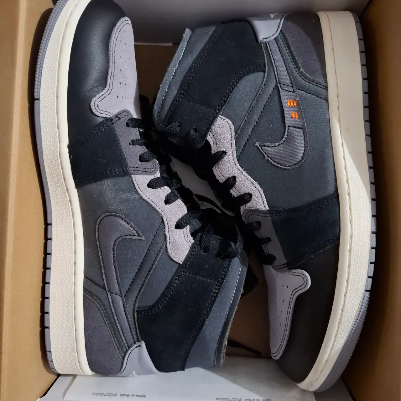 Air Jordan 1 Mid SE Craft Inside Out - Cinza e Preto - Foto 2
