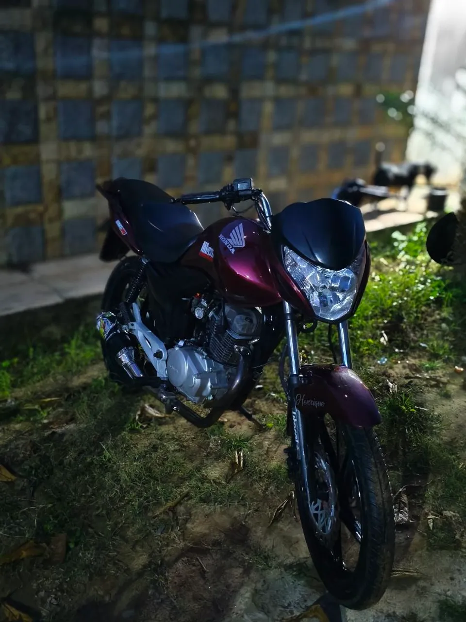 Vendo Titan 2012 completa 