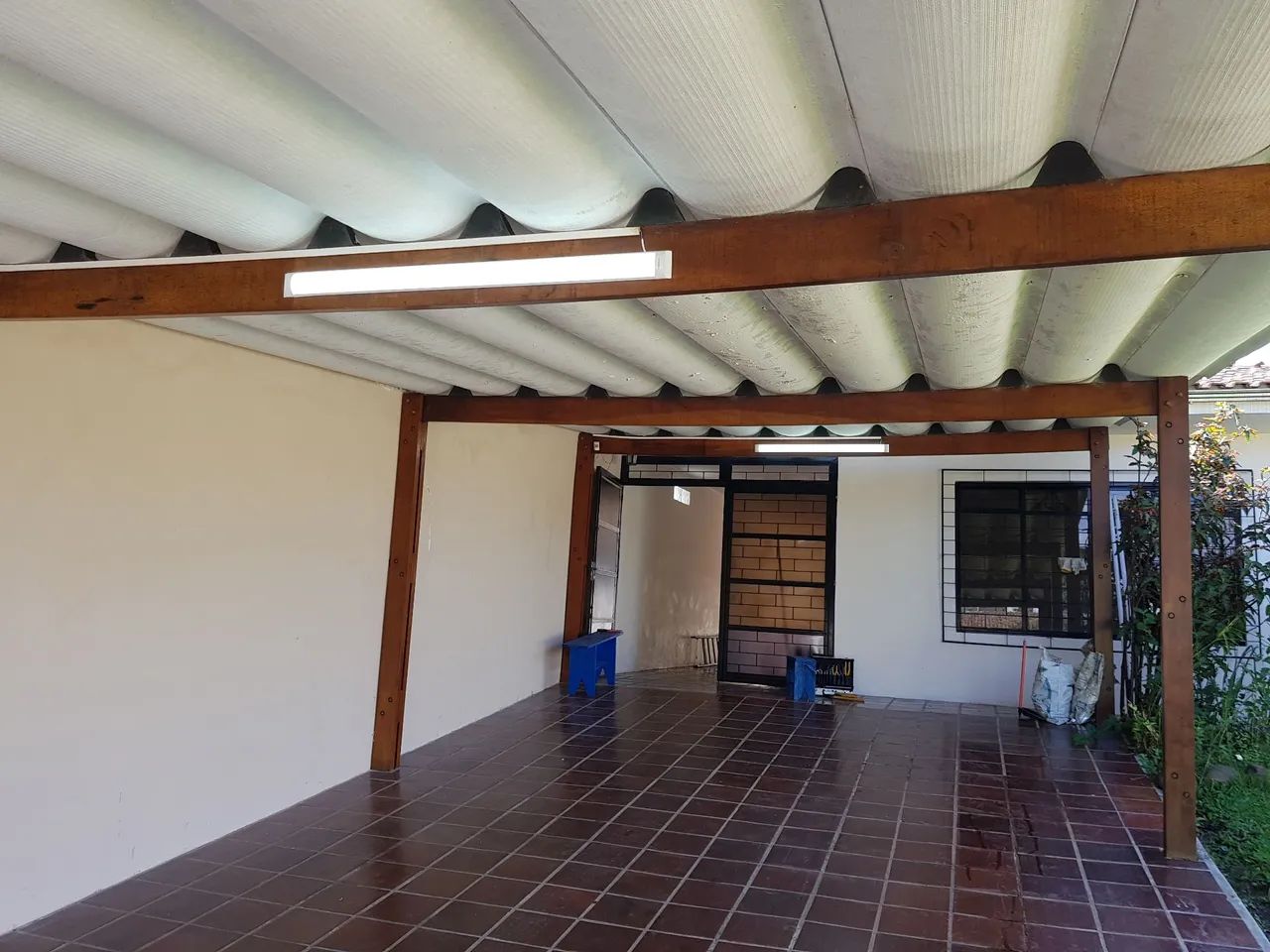 Casa com 4 quartos, sendo 2 suítes. 2 salas, cozinha com armários  e demais cômodos  - Foto 5