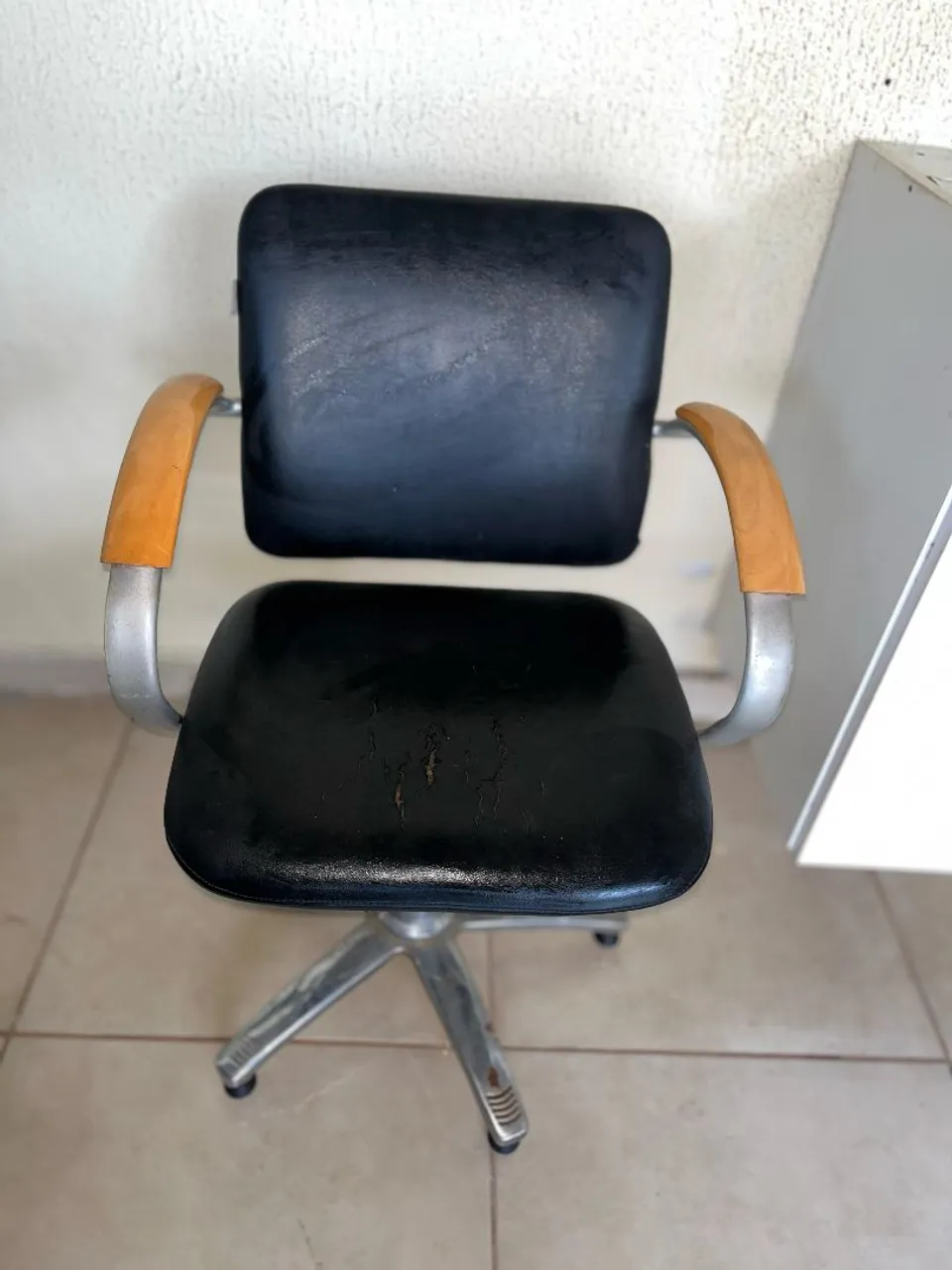 Cadeira giratória de escritório - preta