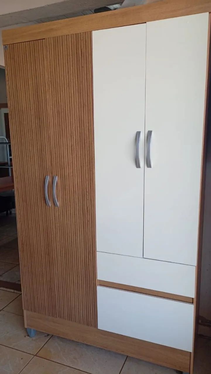 Guarda roupa de solteiro 4 portas