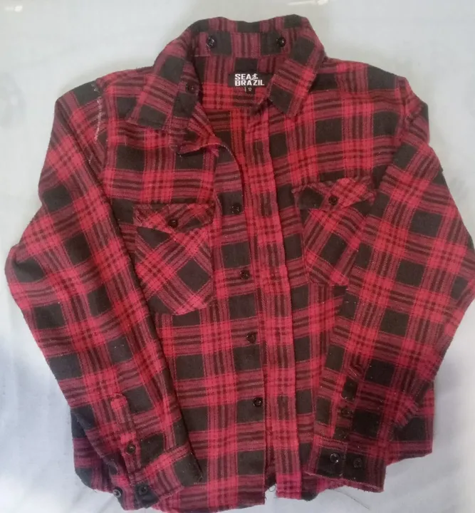 Camisa xadrez vermelha e preta