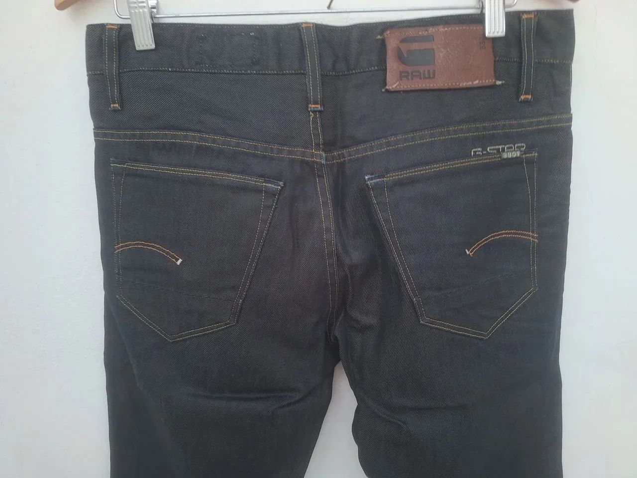 calça jeans resinada g-star raw - Foto 4