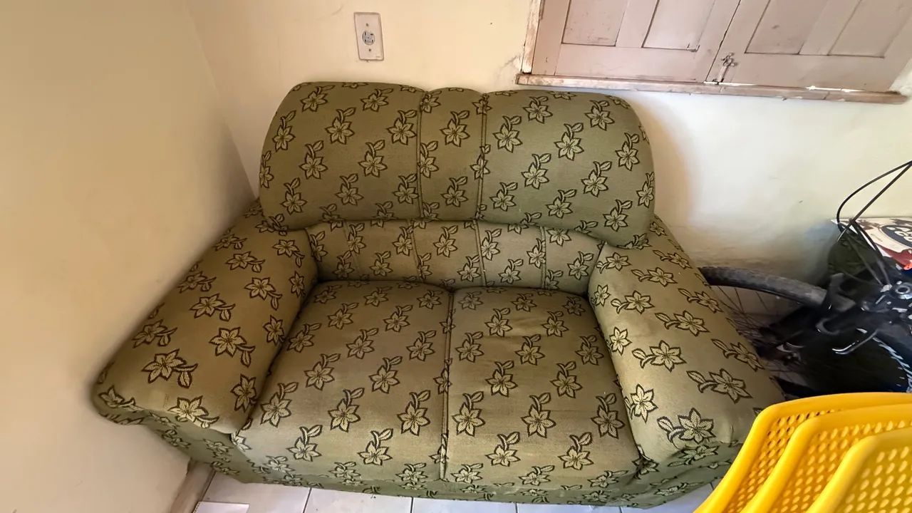 Dois sofá um de 3 lugares e outro de 2 lugares