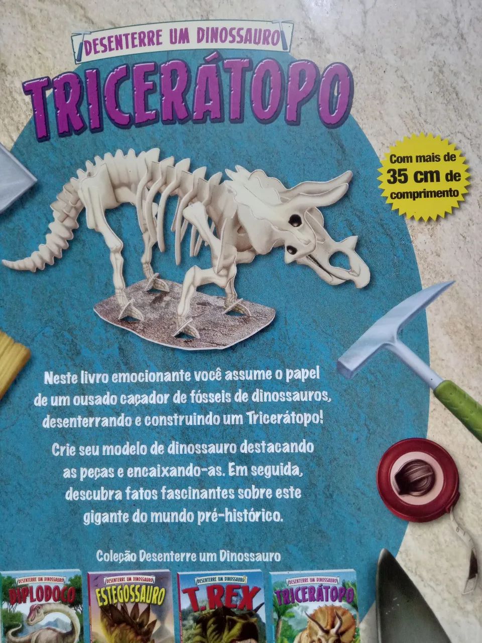 Livro "Desenterre um dinossauro" com partes para montar um dinossauro  - Foto 3
