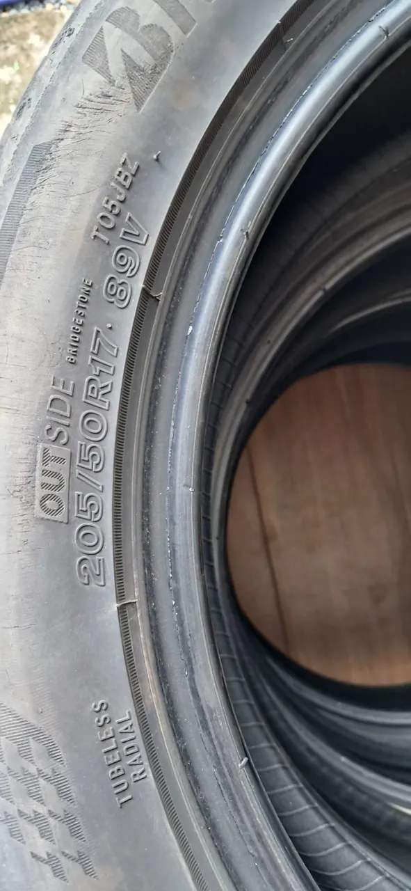 Pneu Bridgestone 205/50R17 89V