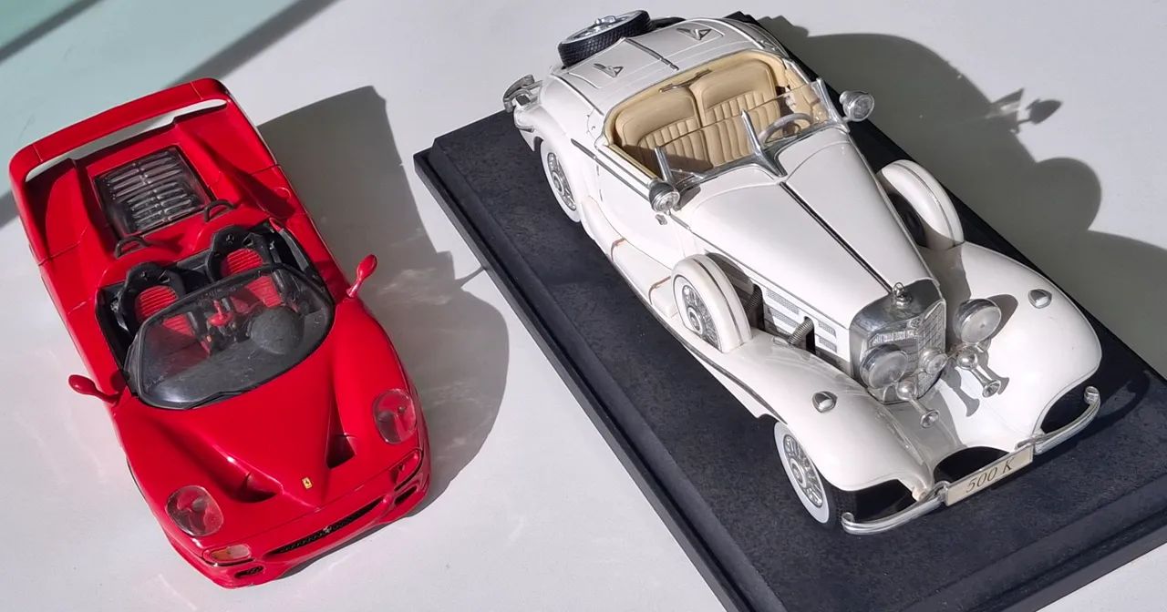Lote de miniaturas 1/18 carros - Foto 2