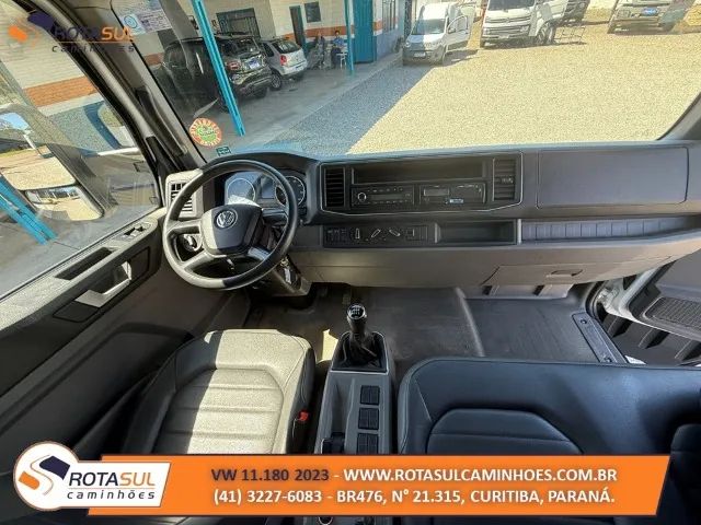 VW 11.180 2023 Baú 6,50m - Foto 9