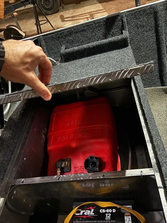 Barco 6 metros motor Mercury 40 HP Carreta Odne - Foto 11