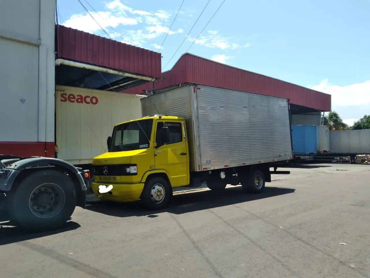 Caminhão Mercedes Benz 710 - Baú - Foto 2