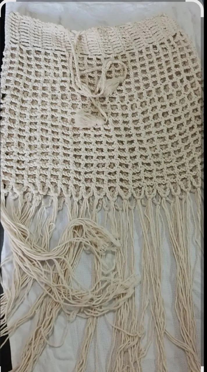 Saia de crochê artesanal com franjas