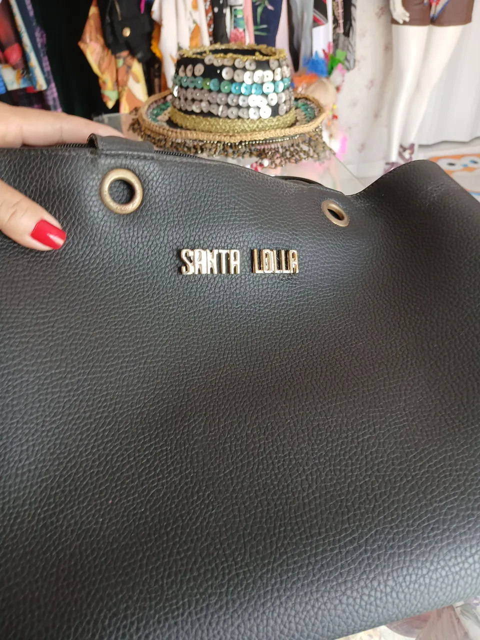 Bolsa Santa Lolla Preta - Elegância e Estilo