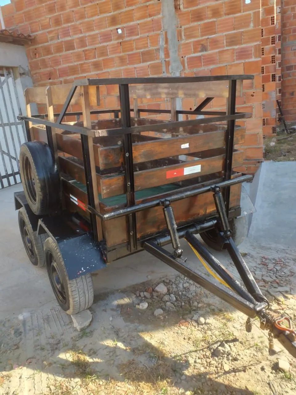 Carretinha 2 eixos 1,10×1,60 licenciada pronta para transferir para o novo proprietário 