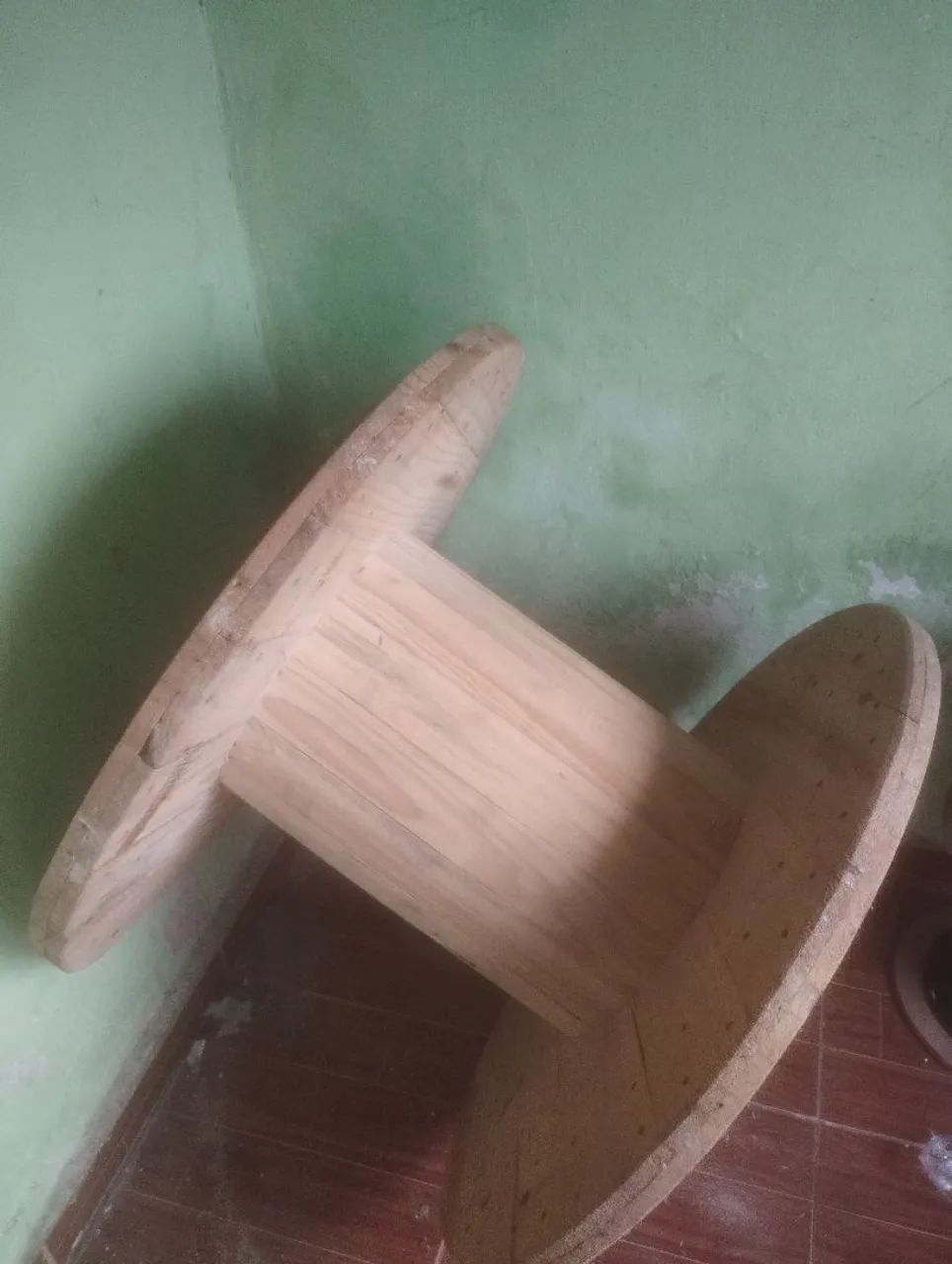 Vendo bobina de madeira ótima para fazer mesas e etc...