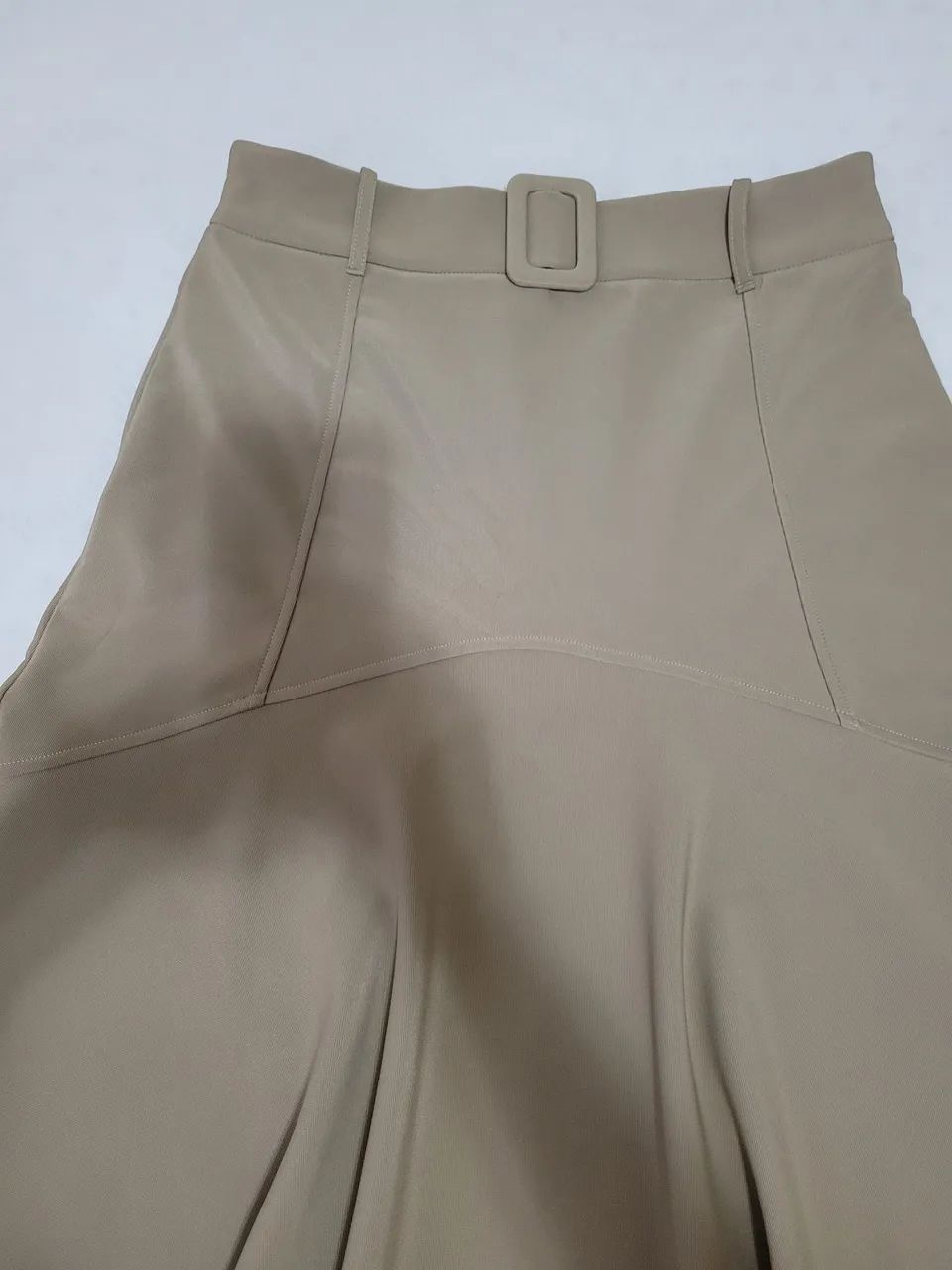 Saia midi bege com cinto - Foto 3
