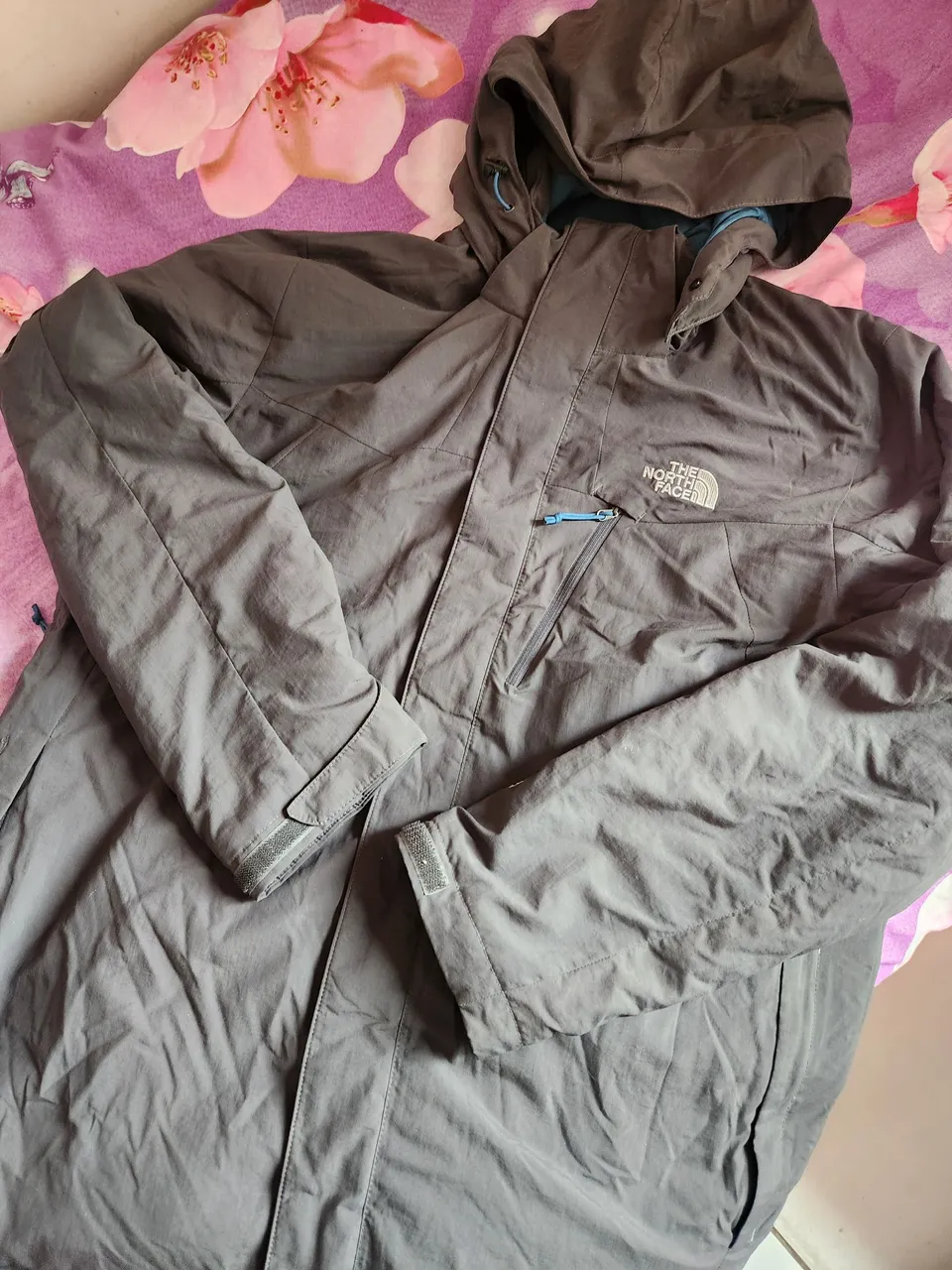 Jaqueta The North Face Cinza com Capuz