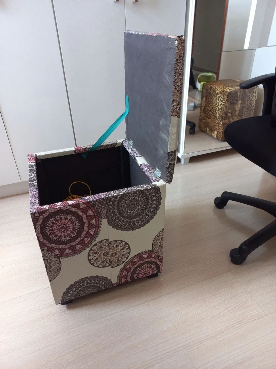 PUFF Bau mandala , 2 iguais 200 reais os dois - Foto 3
