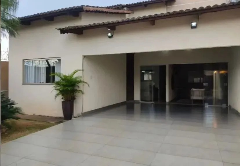 Casa térrea no setor Barravento, Lote: 300 m², Área Construída: 140 m², em excelente local