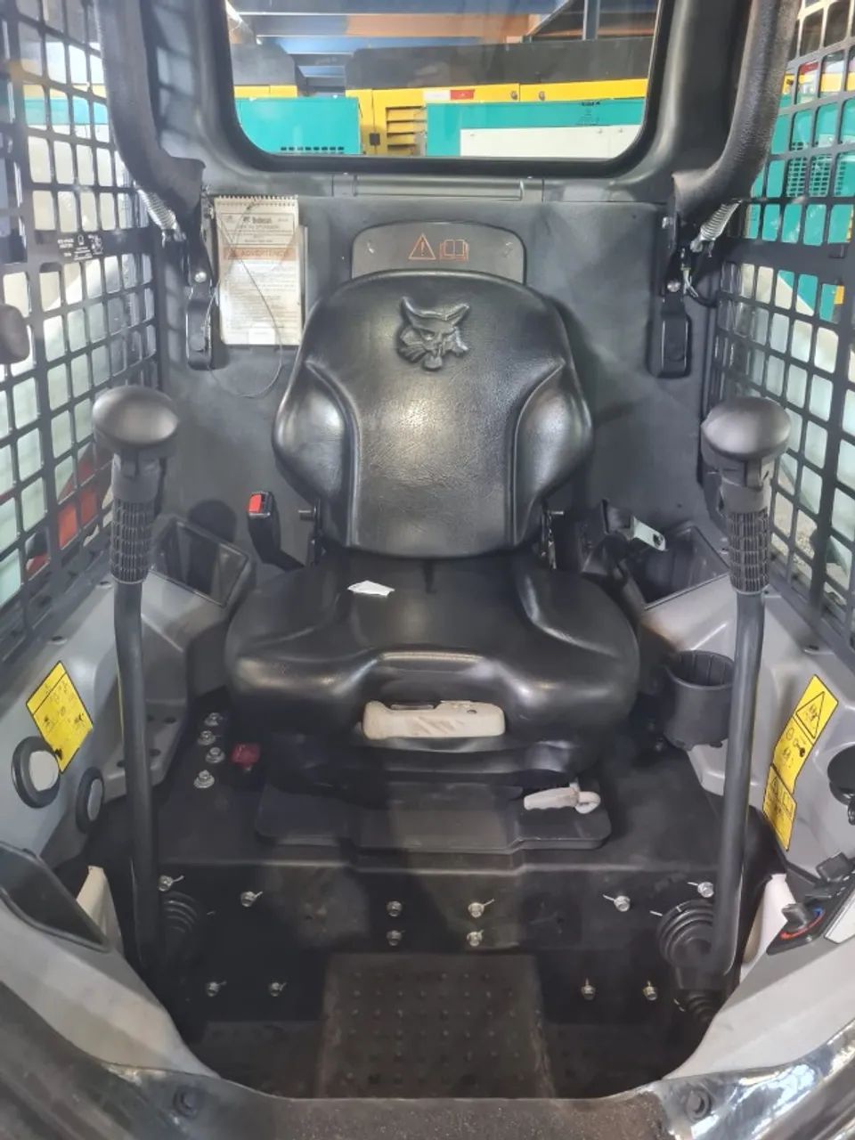 Minicarregadeira Bobcat S450 Ano 2024 Com 619.9h Com Ar Cond - Foto 3