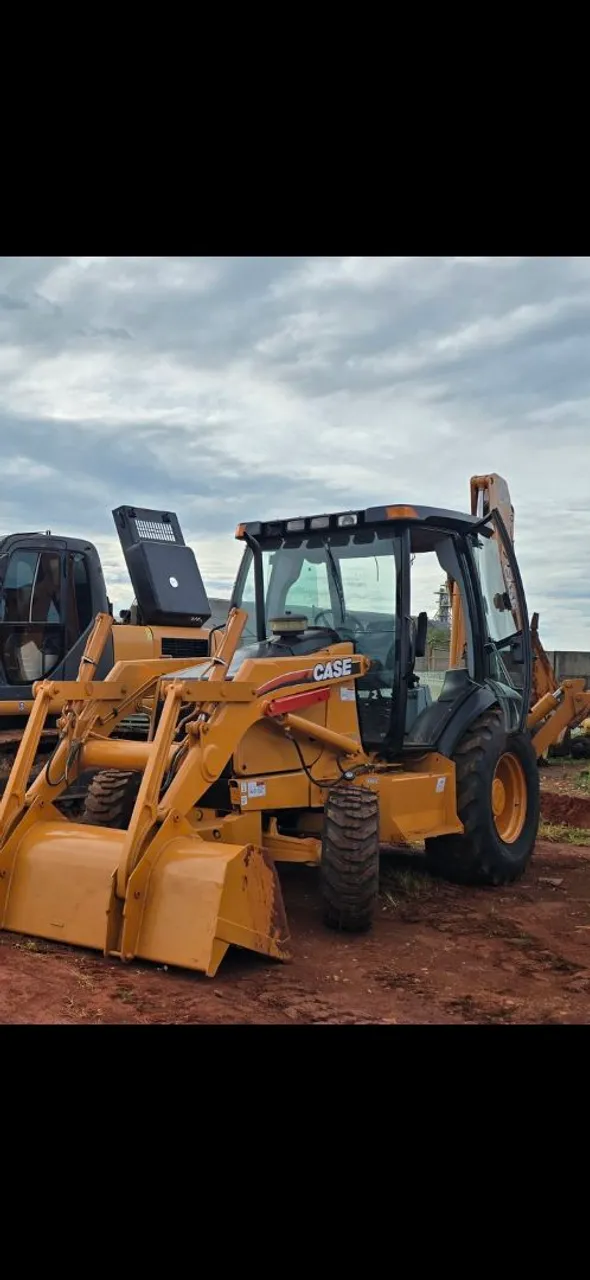 Retroescavadeira Case em Itaberaí Goiás 