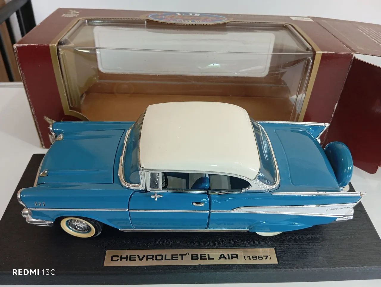 ROAD LEGENDS CHEVROLET BEL AIR 1957 EN BOITE 1/18 E3
