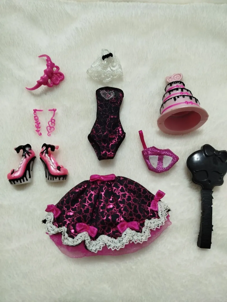 Kit de roupas e acessórios para Boneca Draculaura Sweet 1600 Monster High