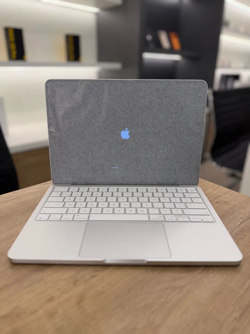 Apple MacBook Neo シルバー / 8GB / 256GB MacBook Neo 256GB 8GB NOVO - Loja física - Notebooks - São Pedro