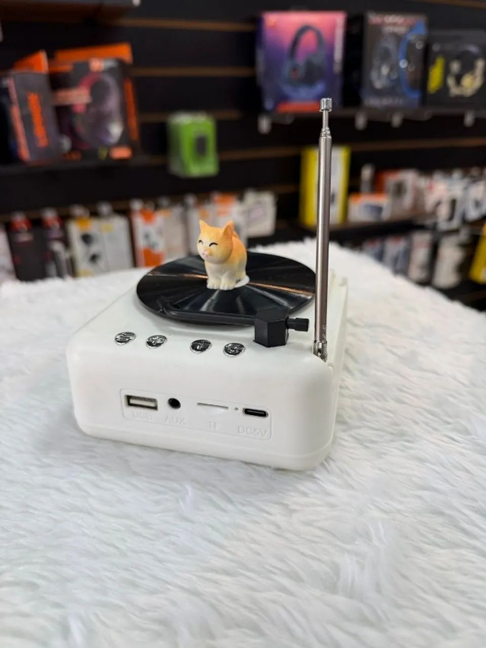 Caixa de Som Bluetooth Retrô com Gatinho Giratório