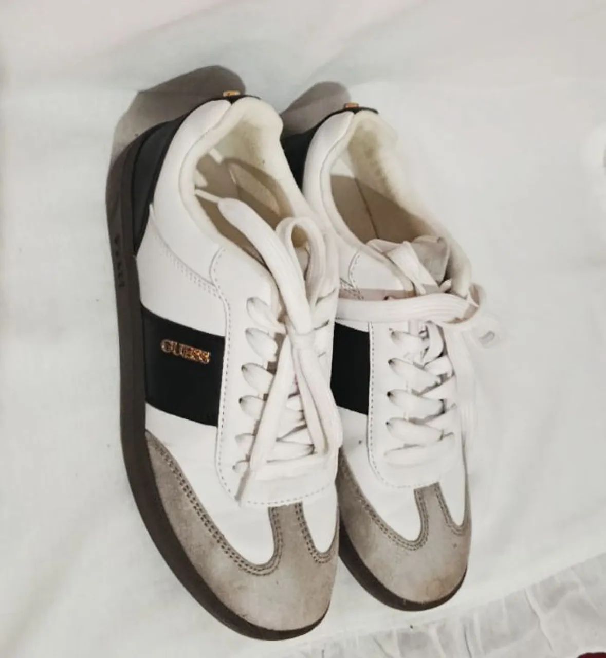 Tênis Guess Original( Valor em loja 450,00)
