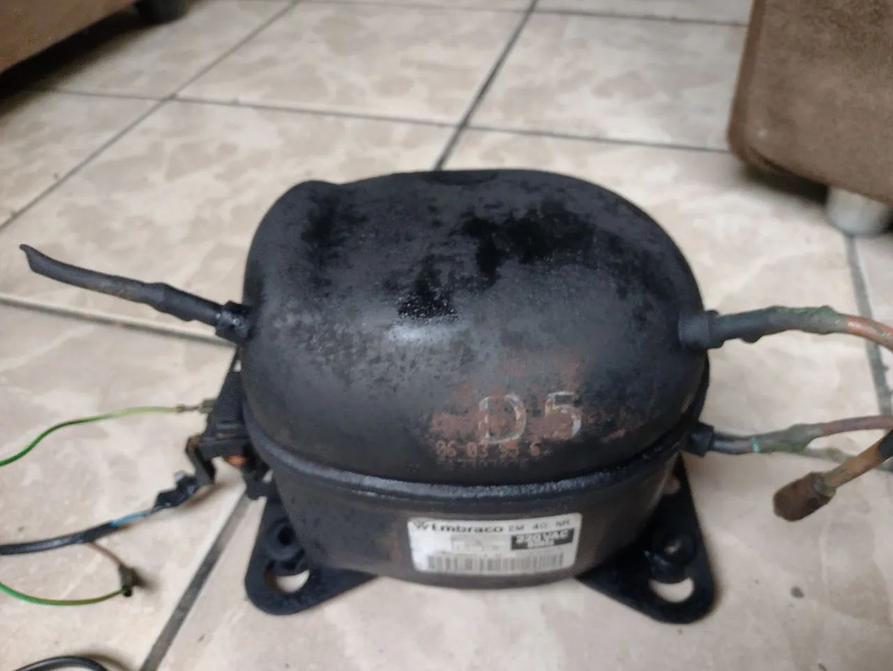 Vendo motor de geladeira funciona perfeitamente  - Foto 2