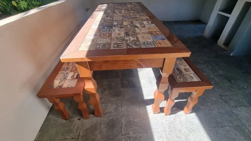 Mesa com bancos  Retangular de Madeira e Azulejo