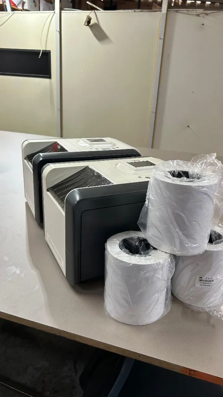 タケPページ KIT COM 4 MAQUINAS, 2 ZEBRAS ZXP SERIES 3 e 2 HITI FOTO PRINTER