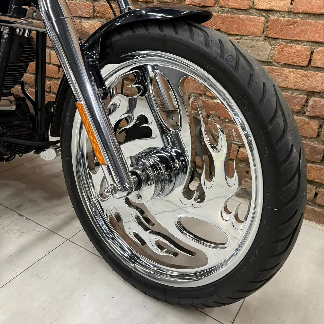 Harley-Davidson DEUCE - Foto 2