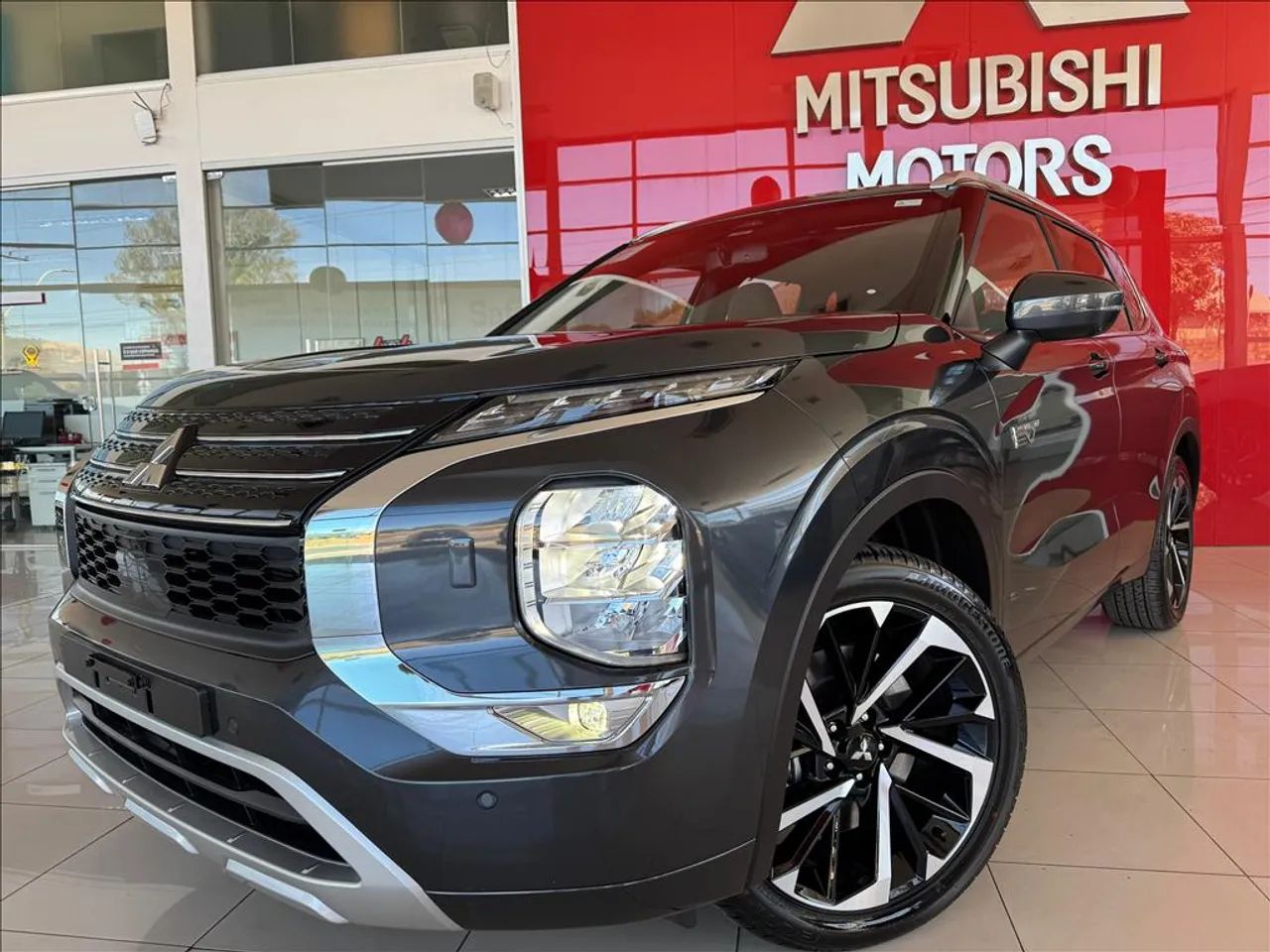 Mitsubishi Outlander OUTLANDER Signature 2.4 4x4 Aut (Híb) 2026