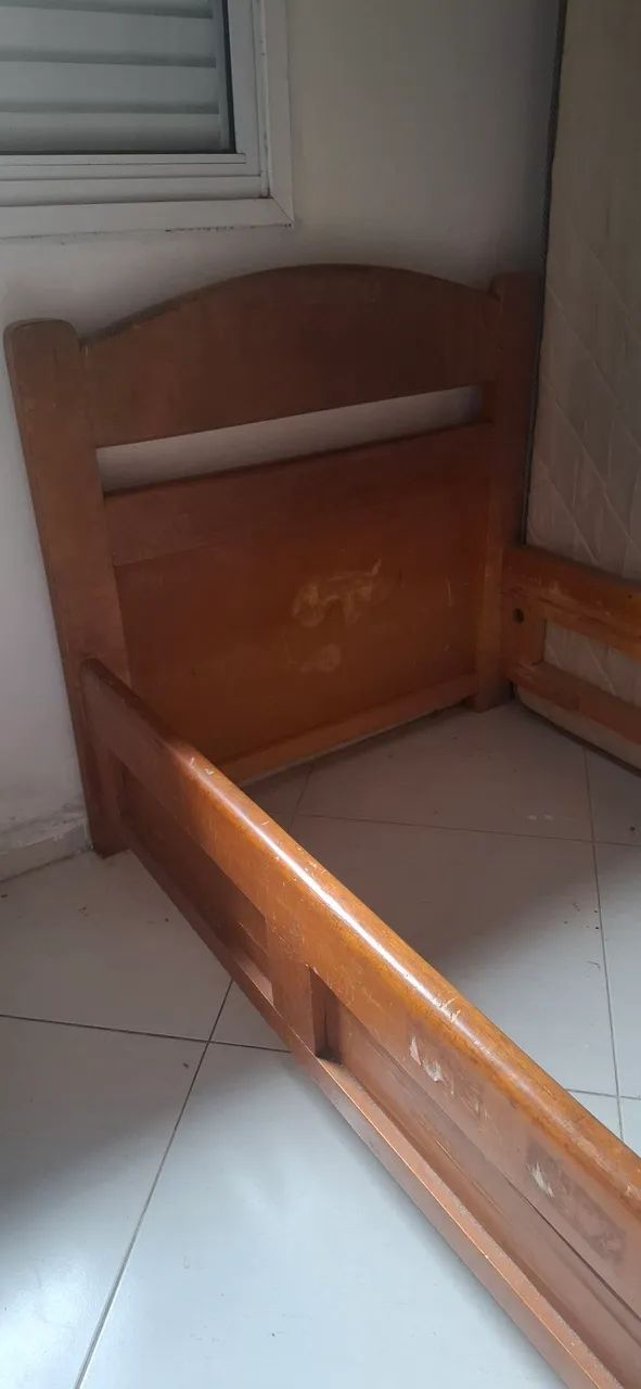 Cama madeira maciça com colchão  - Foto 2