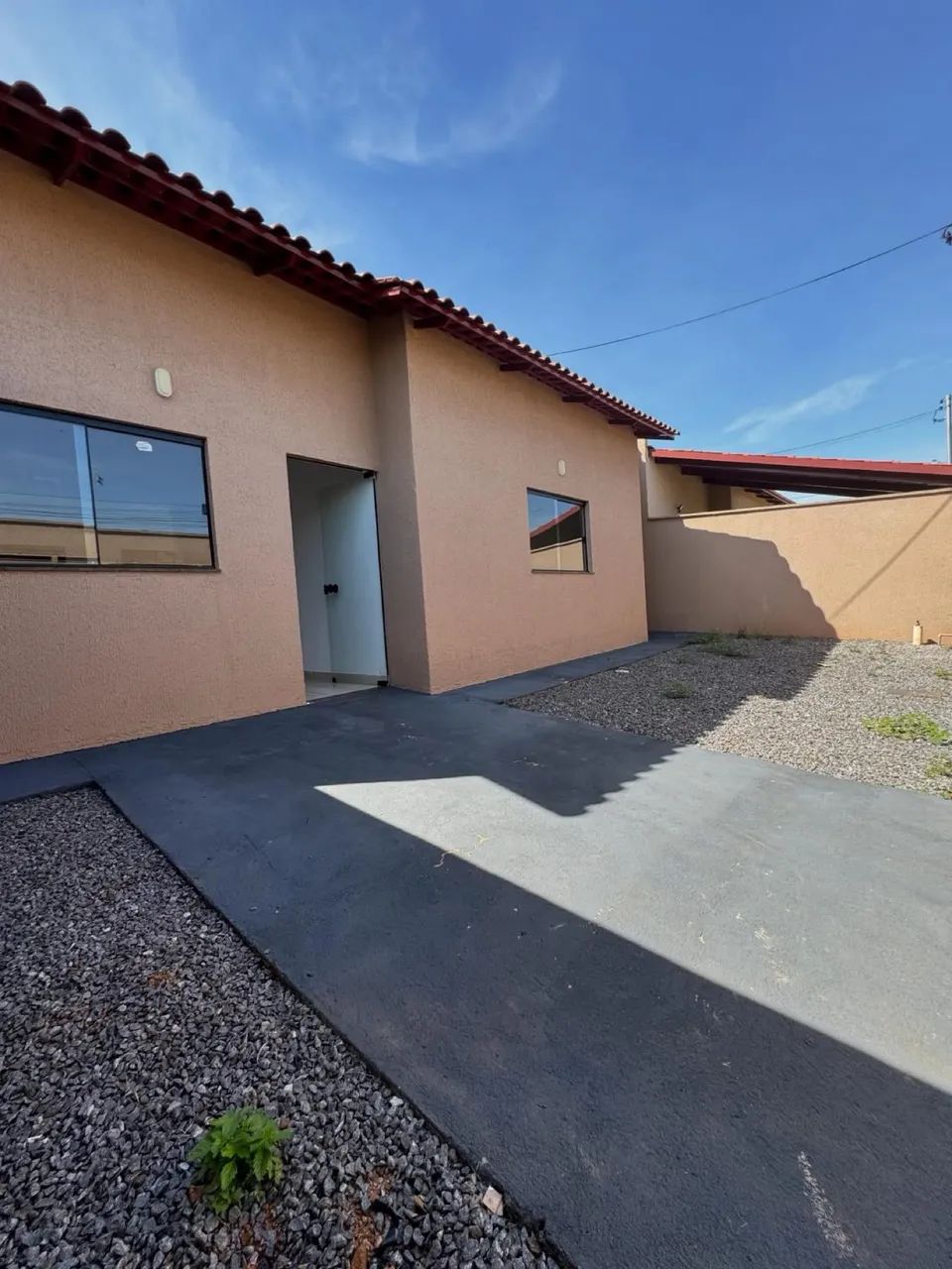 Casa com entrada de 25mil mais parcelas leia o anúncio!! - Foto 4